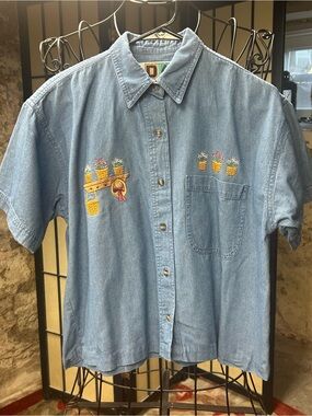 Dominion Apparel Short Sleeve Floral Themed Denim Shirt: SMALL